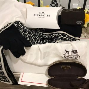 Hat, gloves & scarf Coach
